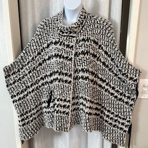 SOLITAIRE Chic Black and White Women's Sweater Sz: M